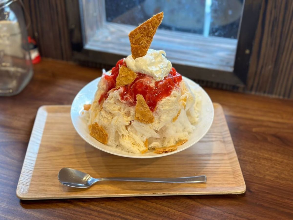 「夏のいちごパイ」1500円 ※2024年8月半ばまで提供予定