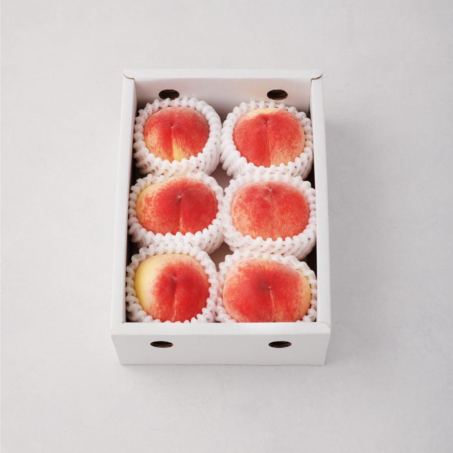 京都 八百一「山形産もも」※ 写真はイメージです ※ 産地やサイズ、価格や販売状況は時期により異なります10800円