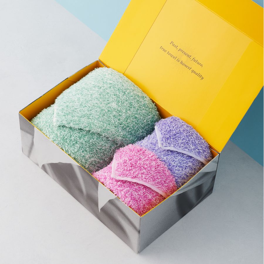 トゥルータオル「GARDENフェイス1枚+ハンカチ2枚ギフトセット」価格(税込):\7,590円　※ サイズはフェイスタオル(34×85cm)、ハンカチ(28×28cm)