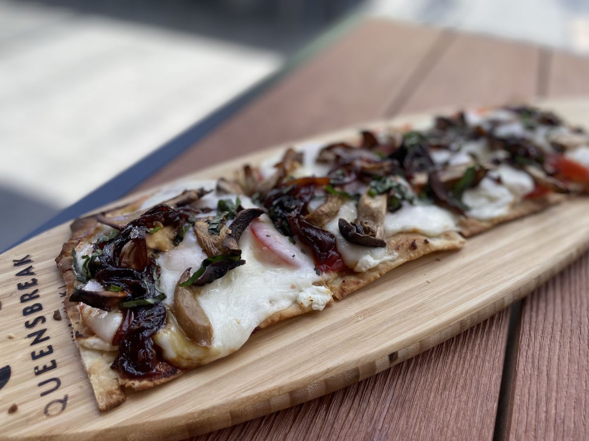 ハマクア・マッシュルーム・ピザ　$24