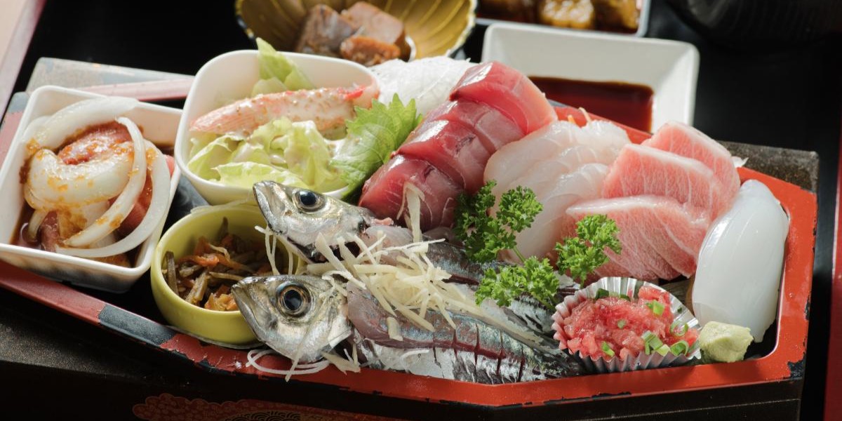 【静岡・御前崎】朝獲れの新鮮な海の幸が味わえる「磯亭」で、旬のカツオを味わいつくす