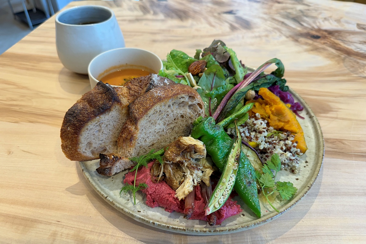 「ランチセット 有機野菜のグリルのフムス」2180円