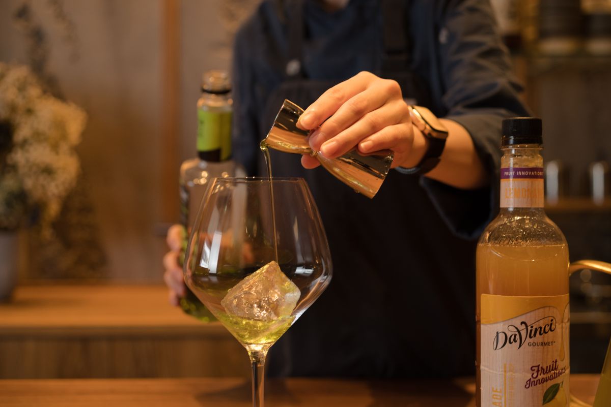 「十全十美モクテル～緑茶と青林檎～」770円（パフェとセットでオーダーの場合は600円）