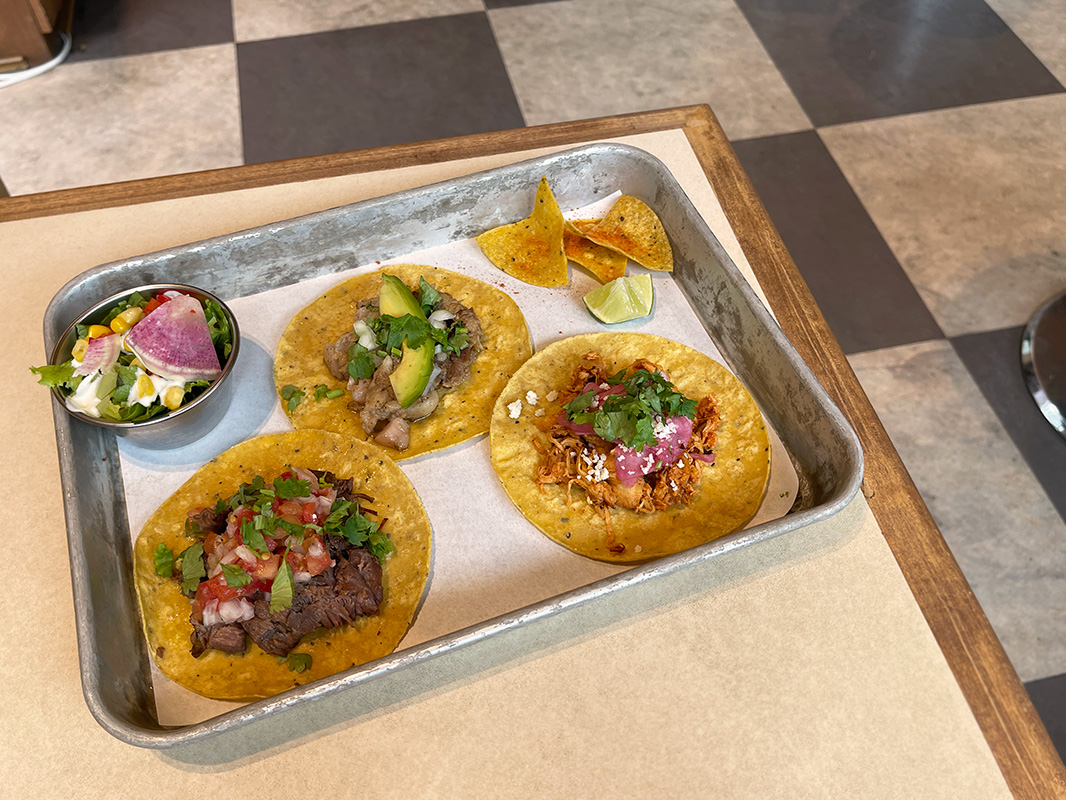 「3 TACOS」1485円
