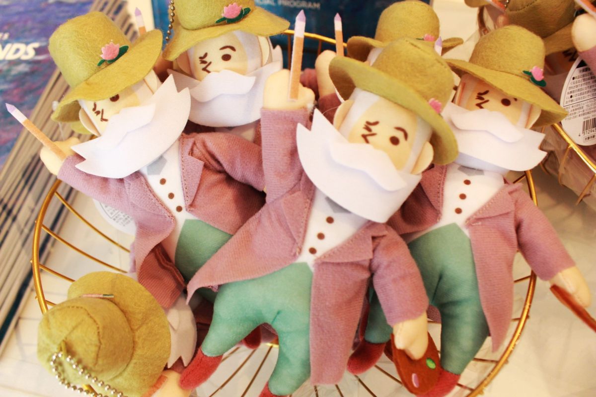 「マスコットキーホルダー モネさん」　1540円