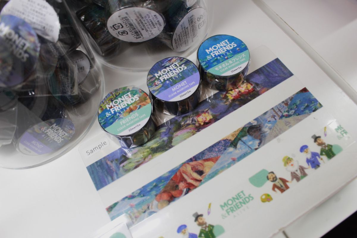 (左から)「透明マスキングテープ FRIENDE/ MONET/ モネさん&フレンズ」 各550円