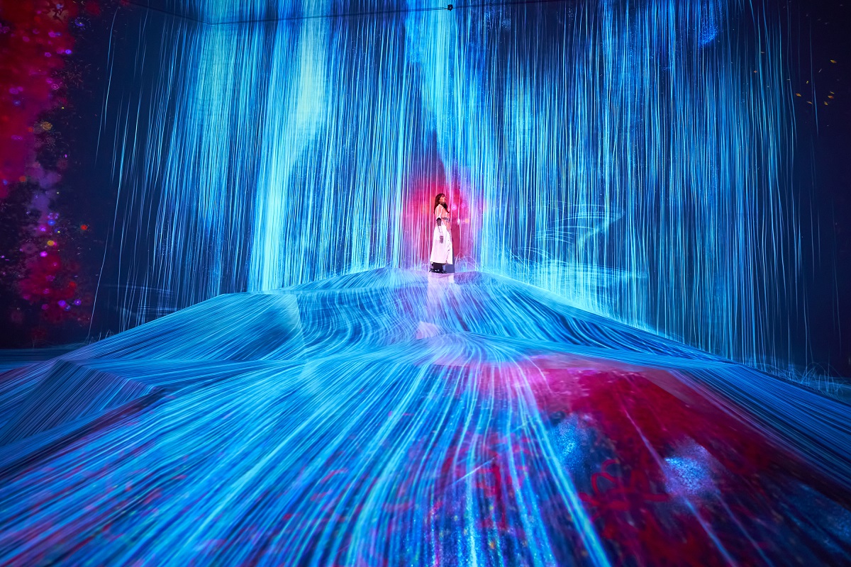 『人々のために岩に憑依する滝』