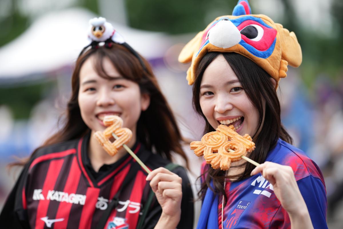 「FC東京チュロス」700円、「推し選手チュロス」1桁300円、2桁600円（2024年7月13日販売時） ⒸJ.LEAGUE