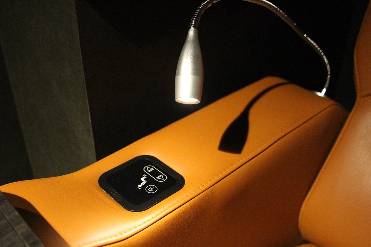 「ハイグレードシート」にはライトがついている