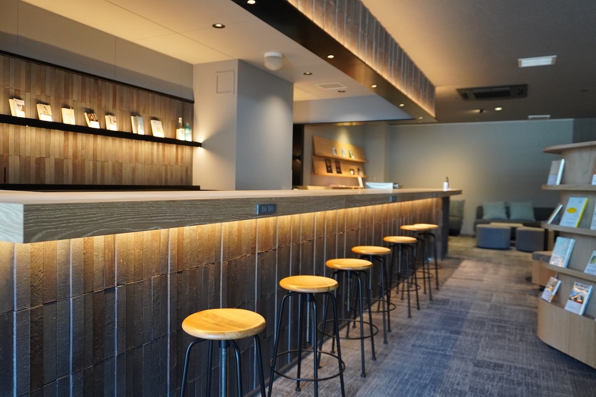 シックな雰囲気のカフェ＆バー