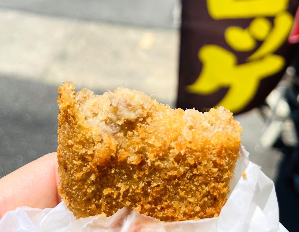 「和牛コロッケ」100円（お肉屋さんのコロッケ 辻一／11～18時、水曜定休）