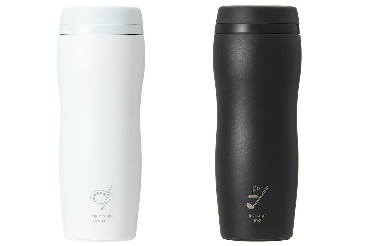 左から「カーヴドリサイクルステンレスボトル マットホワイト」「カーヴドリサイクルステンレスボトル マットブラック」335ml 各5550円