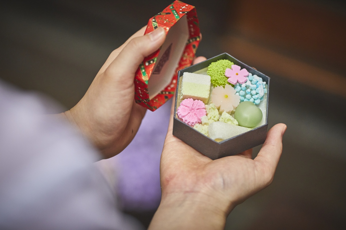 「京のよすが 六角」1300円