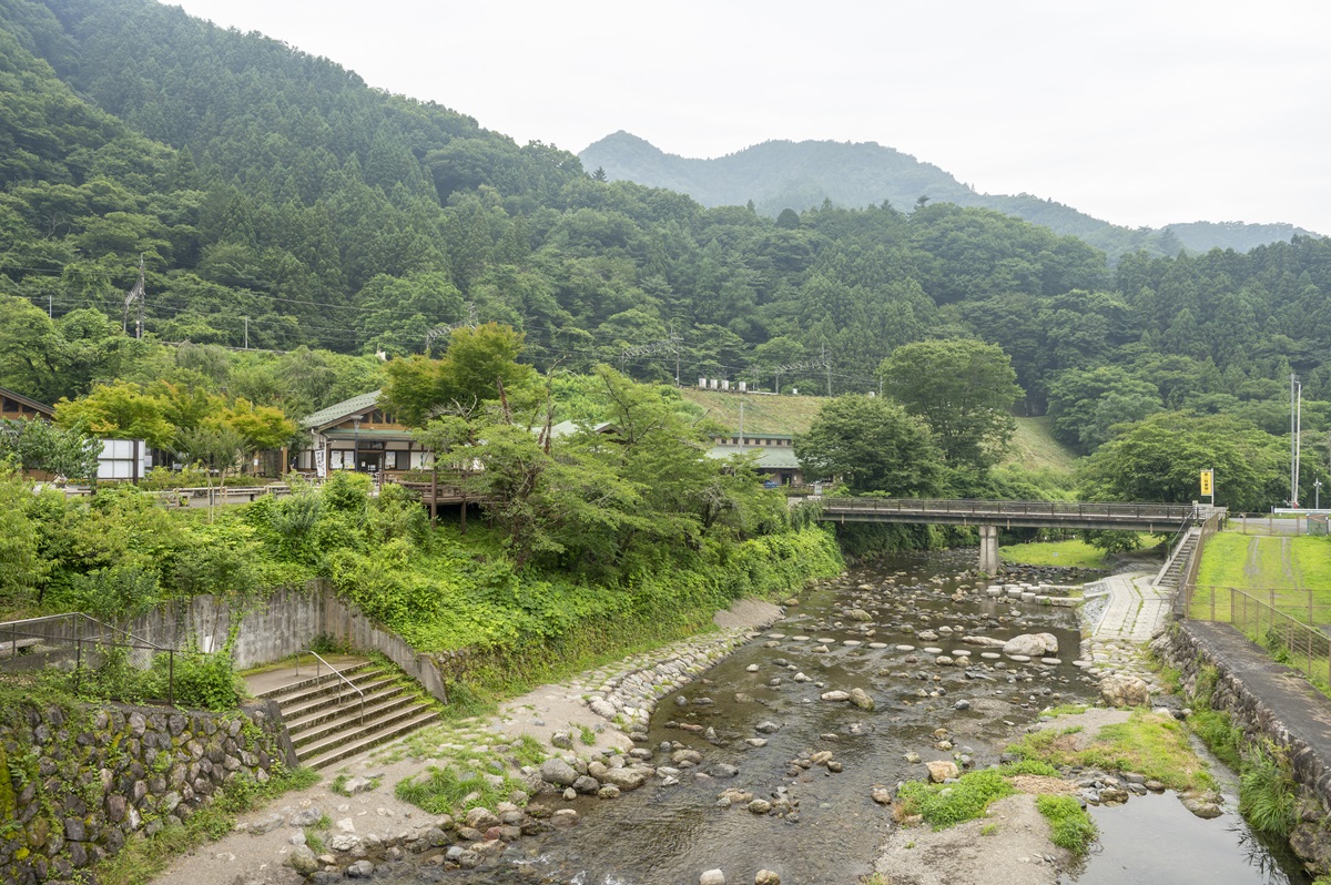 清流と里山に囲まれ、秩父の自然を満喫できるロケーション