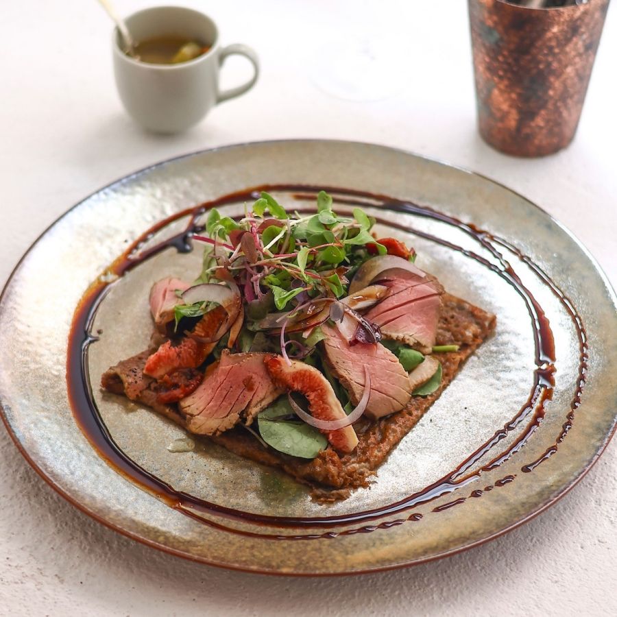 合わせるフルーツは季節によってかわる（取材時はイチジク）