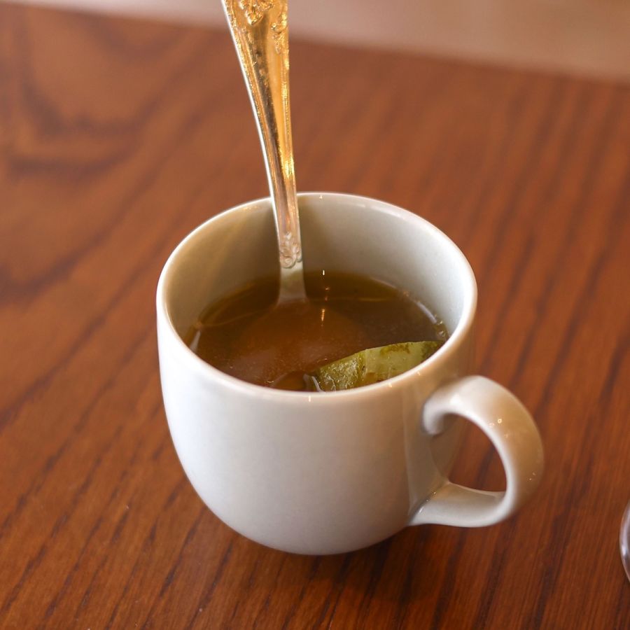 ランチタイムは本日のスープもセット（取材時は夏野菜のスープ）