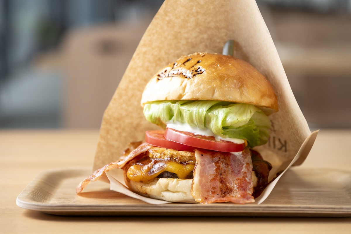 上州牛を活かした、創業時からの人気メニュー「キングゴッドバーガー」1490円