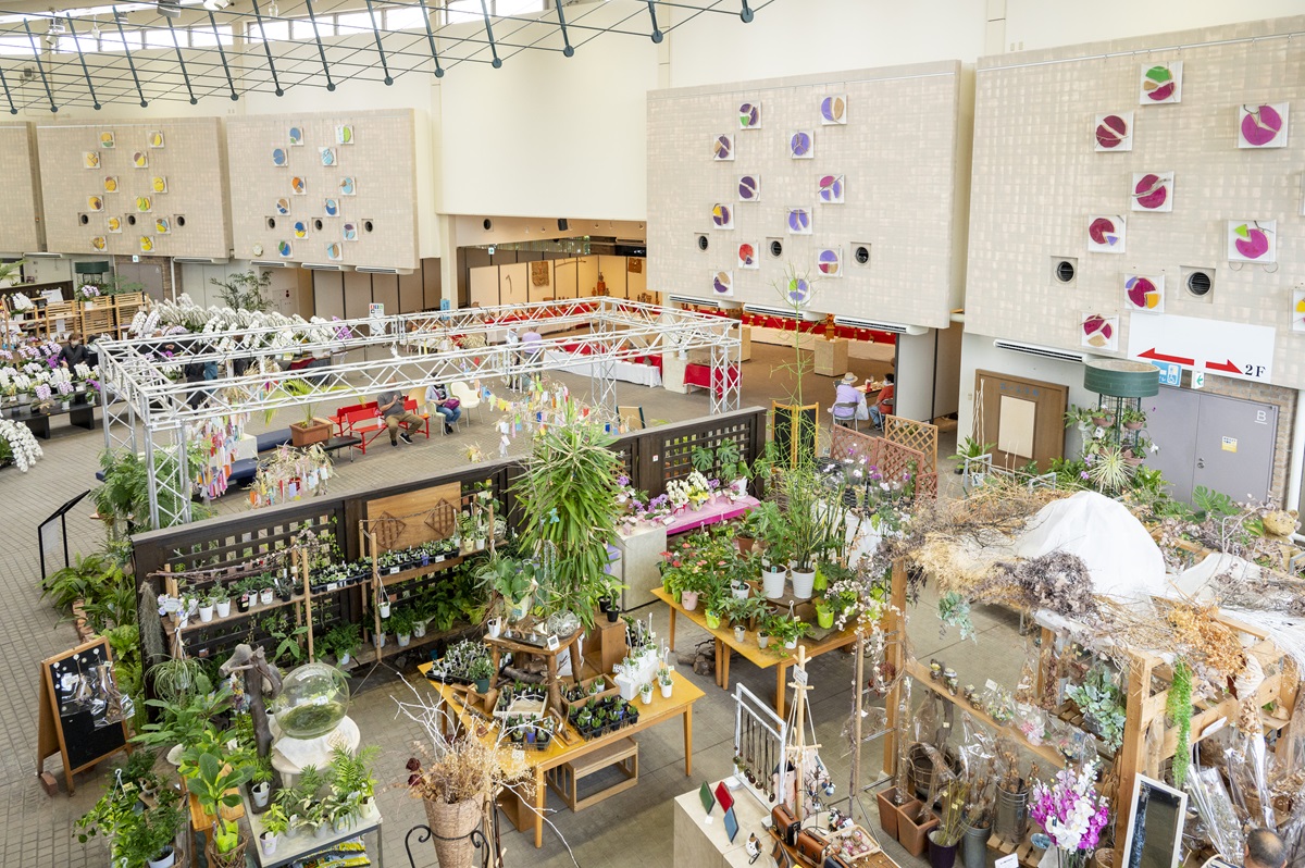 花でいっぱいの「花の交流館」