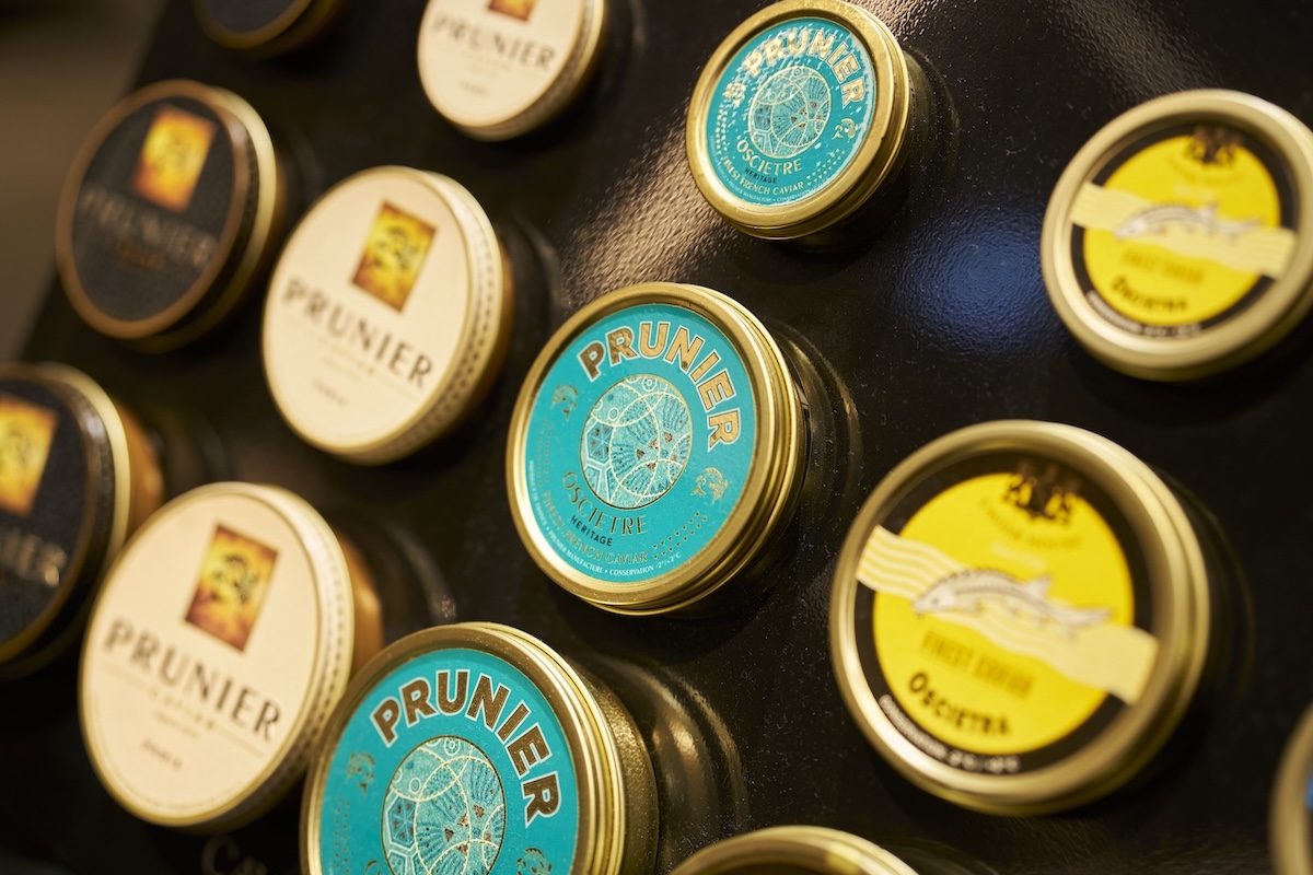 キャビアはすべてフランスの老舗「プルニエ」のもの