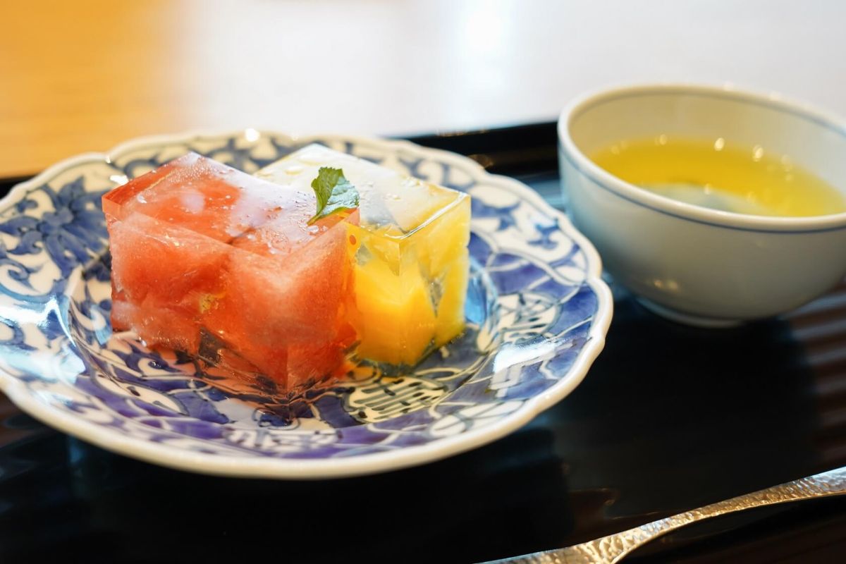 【季節の水菓子】スイカ、パイナップル   