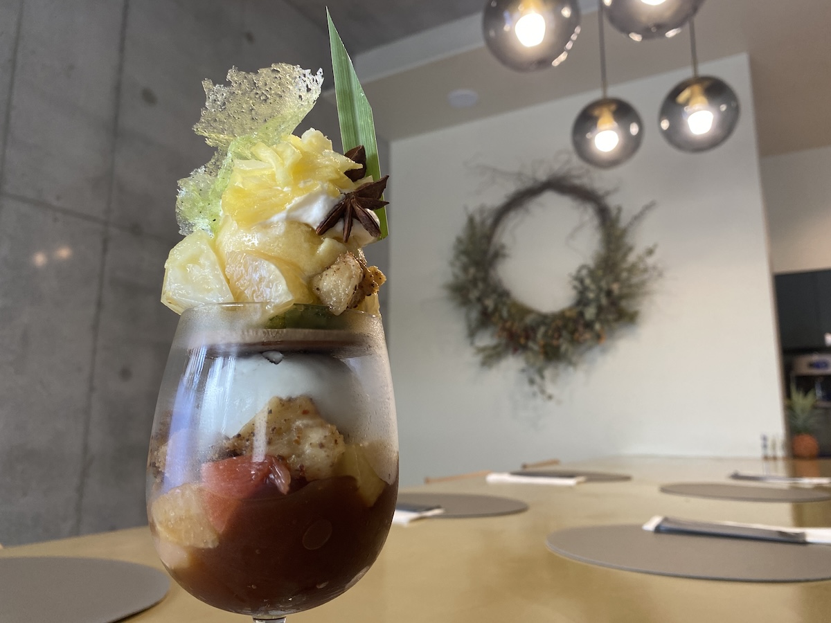 「パイナップル/国産グレープフルーツ/スパイスのパフェ」