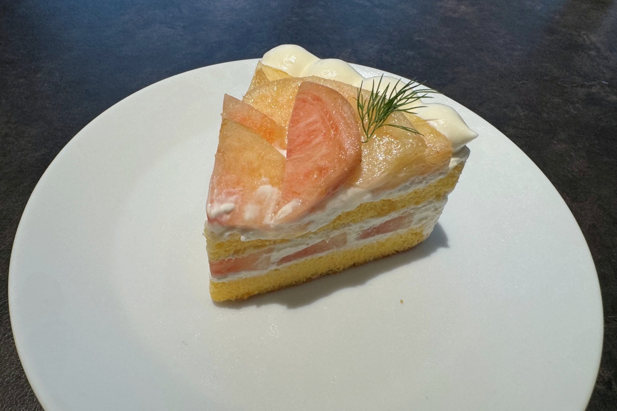 「桃のショートケーキ」1210円