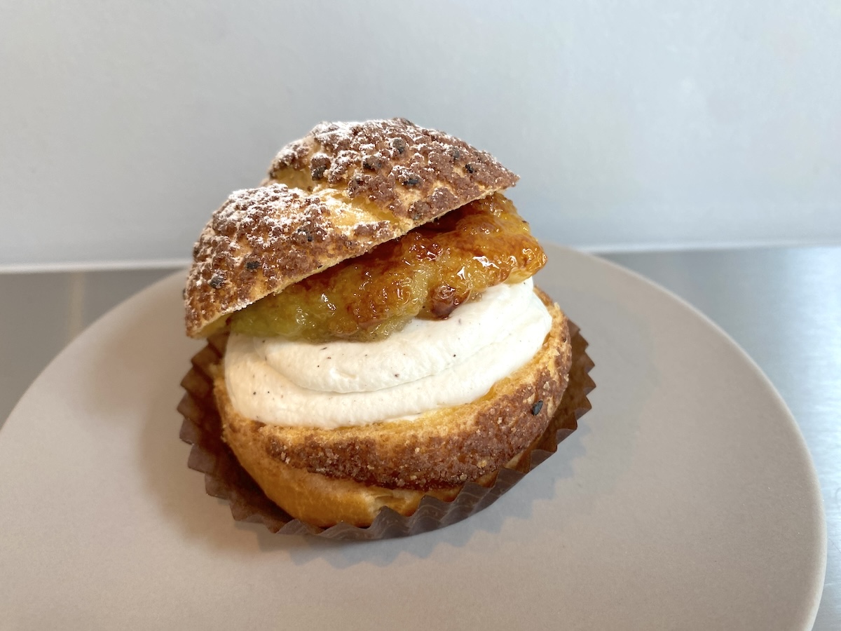 「蜜芋ブリュレのシュークリーム」