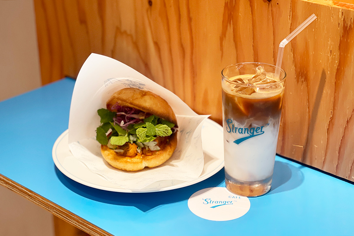 「チキンサンド(カフェラテ付き)」1380円