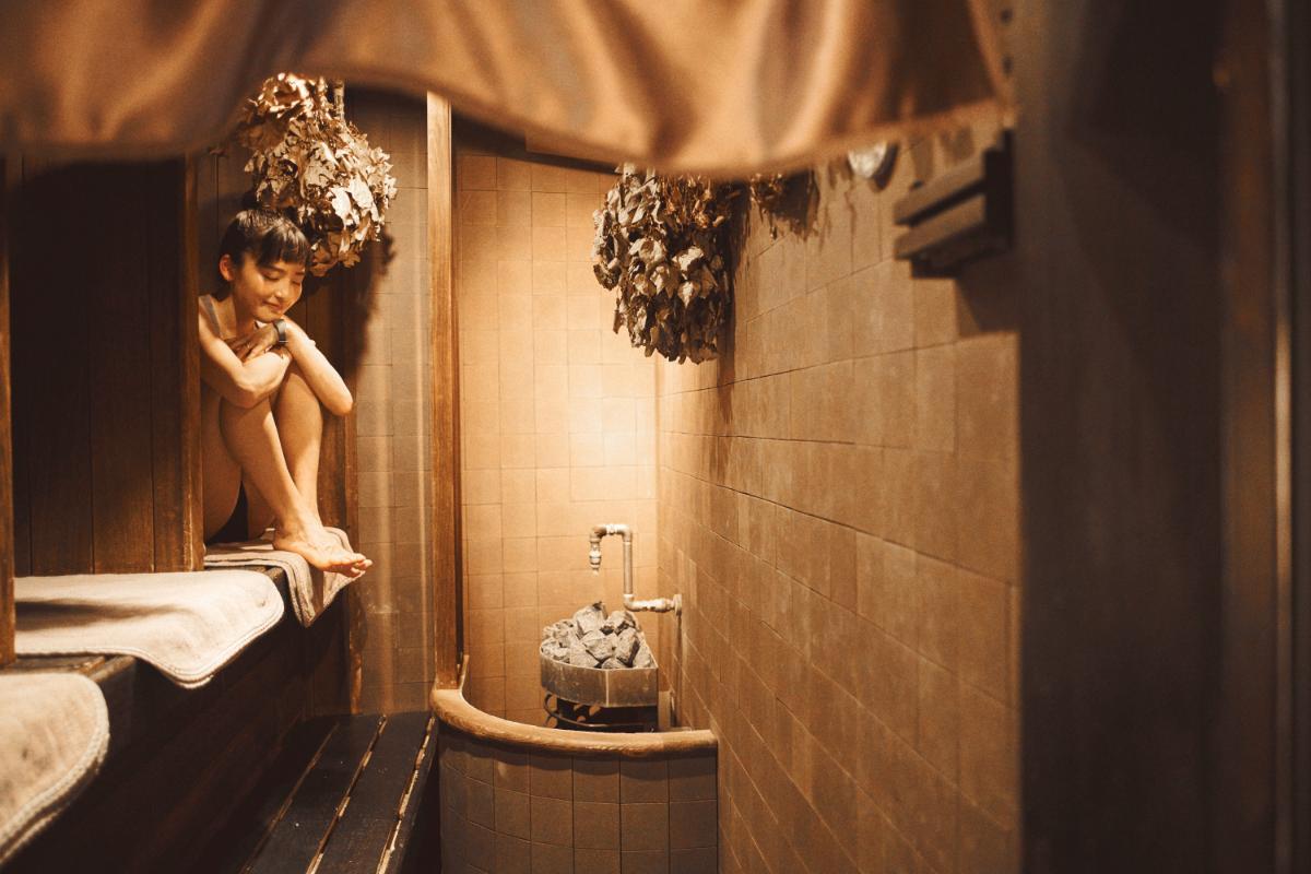 「VIHITA SAUNA（ヴィヒタ サウナ）」ヴィヒタとは、白樺の若い枝葉をブーケ状に束ねたもの。肌を叩くことで、発汗や血行を促す「ウィスキング」に使われる