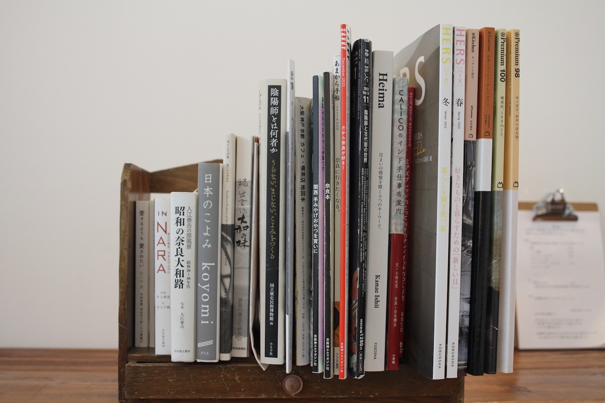 店内に置いてある雑誌や書籍は自由に閲覧可能