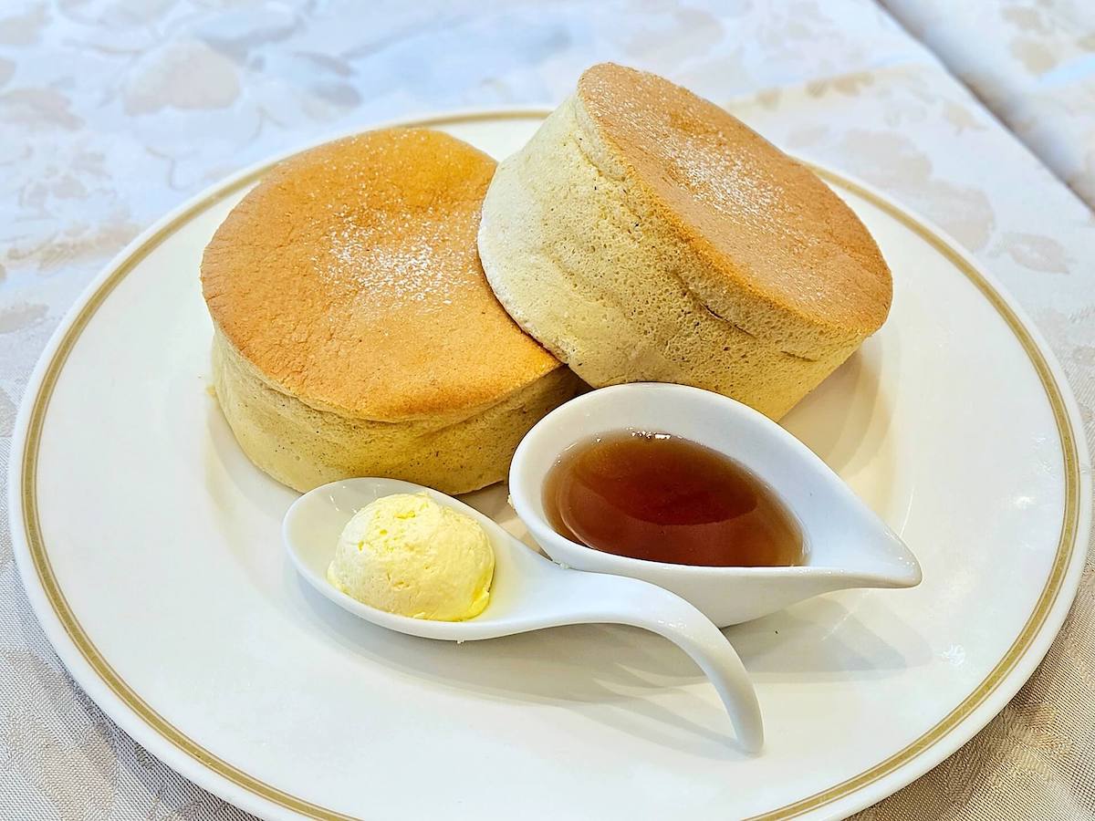 「コロンバンのスフレパンケーキ メープルシロップ添え」1650円