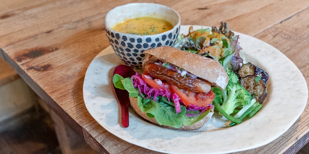 沖縄・読谷村のパン屋さん「パン屋 水円」で心と体に染み渡る癒しのパンタイムを