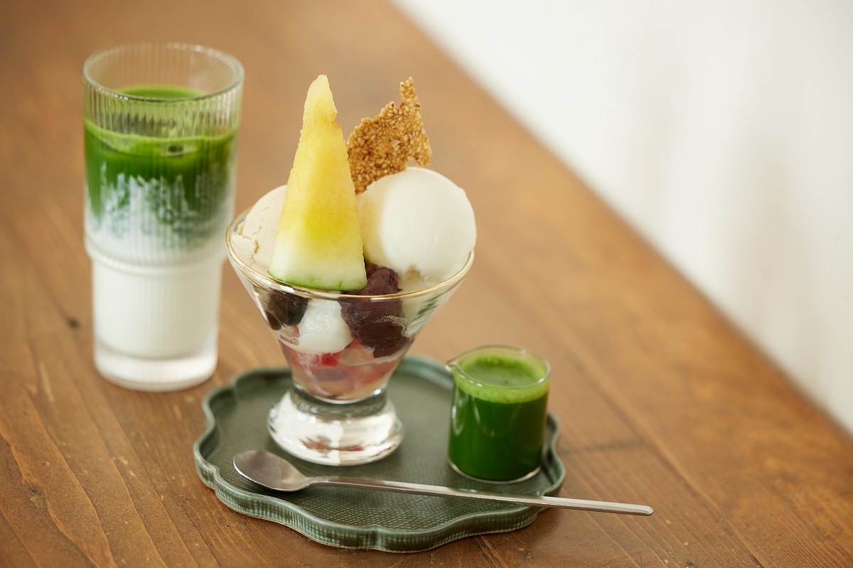 「そのぎ抹茶のアフォガード」（ドリンク付き）2000円。「そのぎ抹茶ラテ」とのセットは+150円