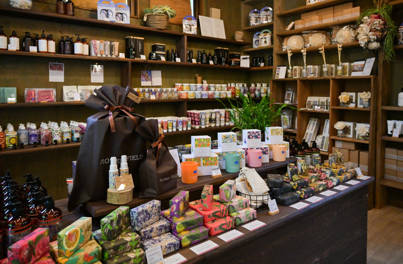 ハンドクリームやアロマグッズは、自分への軽井沢みやげにも