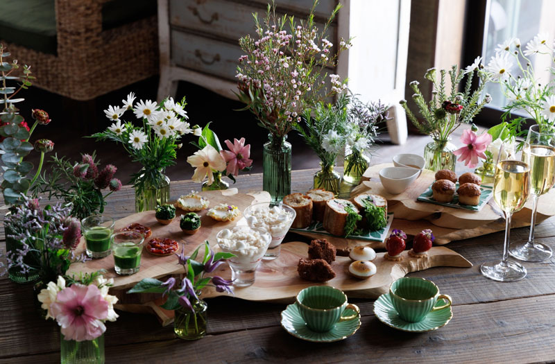 「veganアフタヌーンティー」1名6600円（写真は2名分）、予約は2名〜