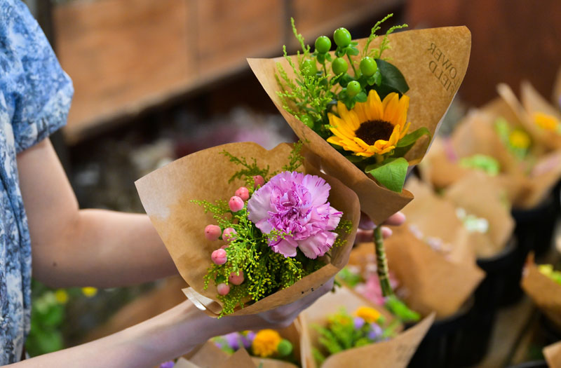 サービス束は1つ330円とお値打ち！種類豊富で迷うのも楽しい
