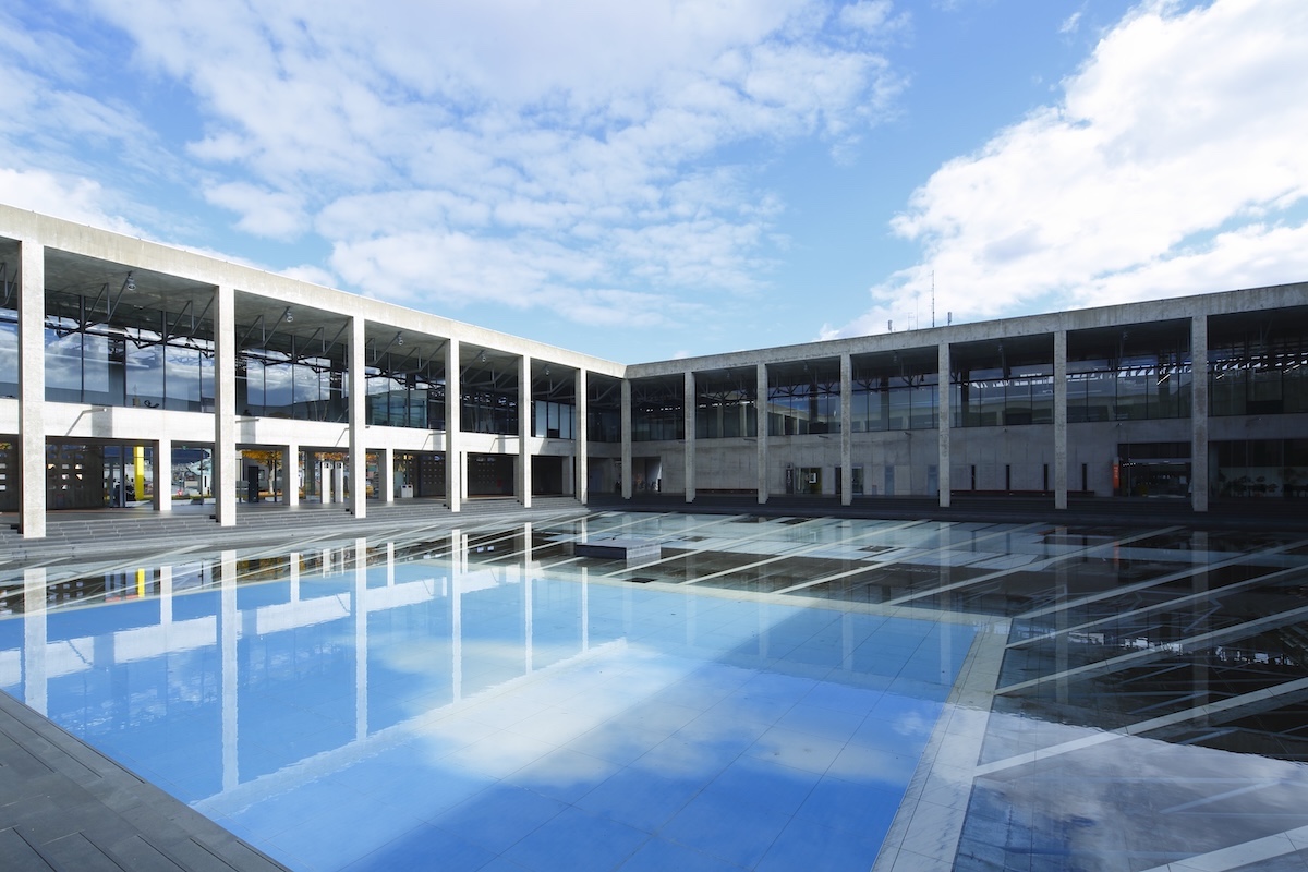 (C) 原広司＋アトリエ･ファイ建築研究所「越後妻有里山現代美術館[キナーレ]」（Photo by ANZAΪ）