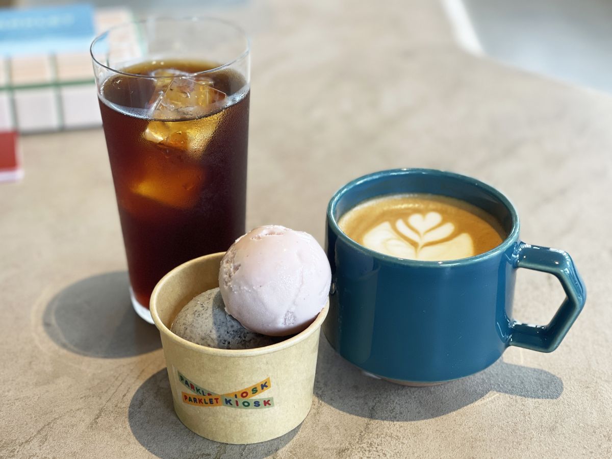 (左から)「本日のアイスコーヒー」500円、「ダブルスクープ」650円、「カフェラテ(HOT)」600円