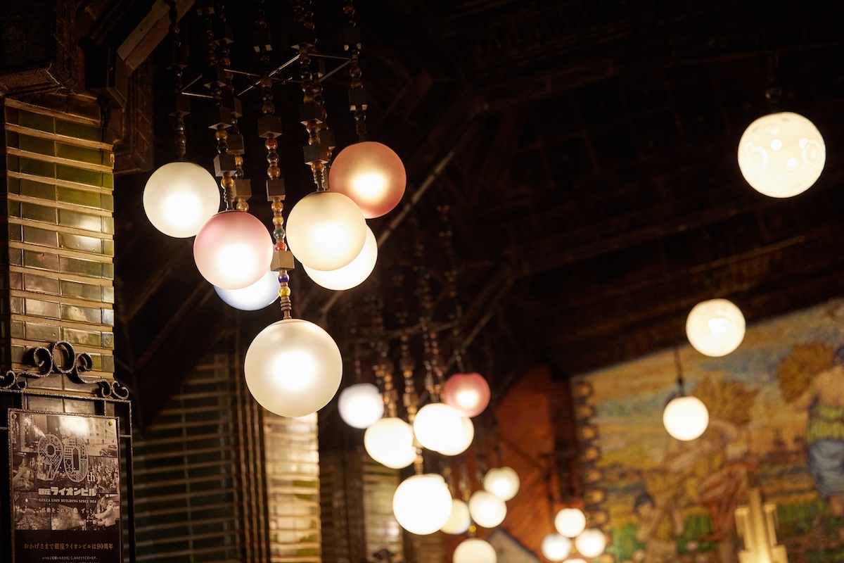 7つの玉がセットになったぶどうの照明