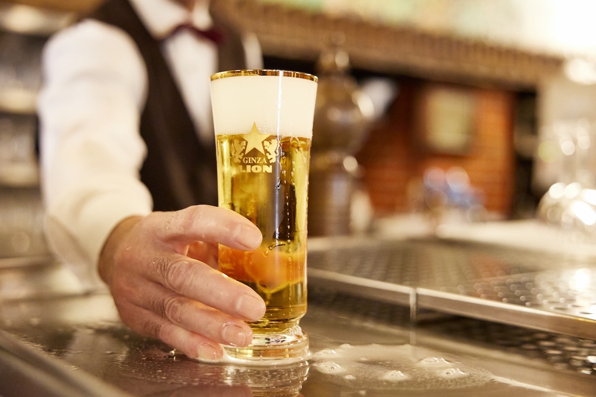 ビールの液体と泡が7：3になるのが黄金比率。