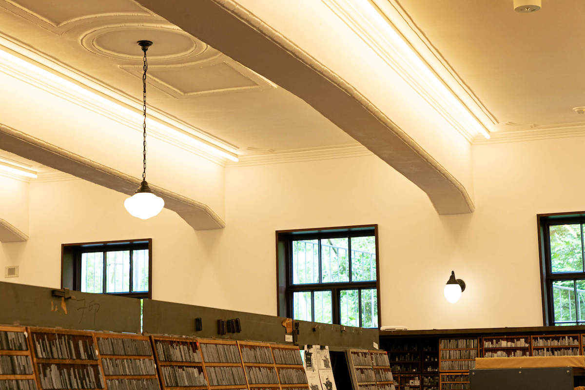 天井のレリーフや床タイルなど当時の意匠を復元