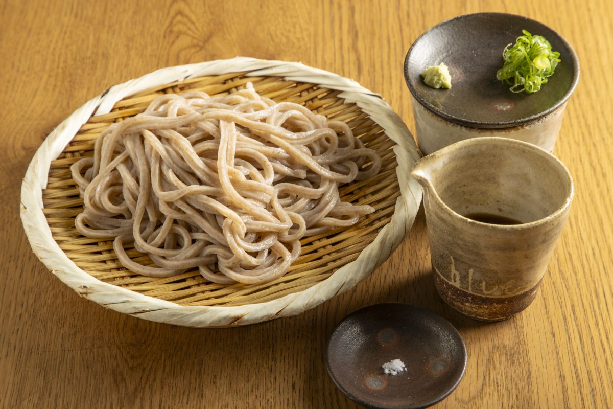 自家製粉石臼挽きうどん青空blue 本店