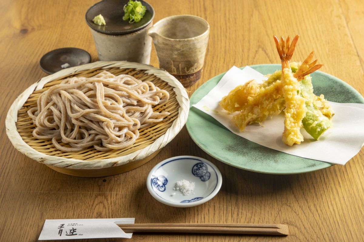 自家製粉石臼挽きうどん青空blue 本店