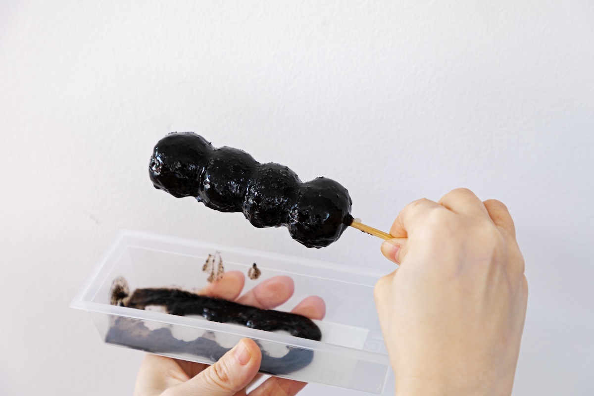 「黒ごまだんご」215円