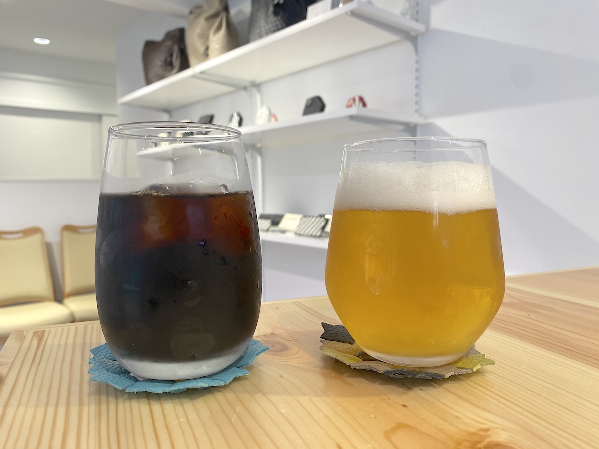 写真左から「アイスコーヒー」、「ビール」