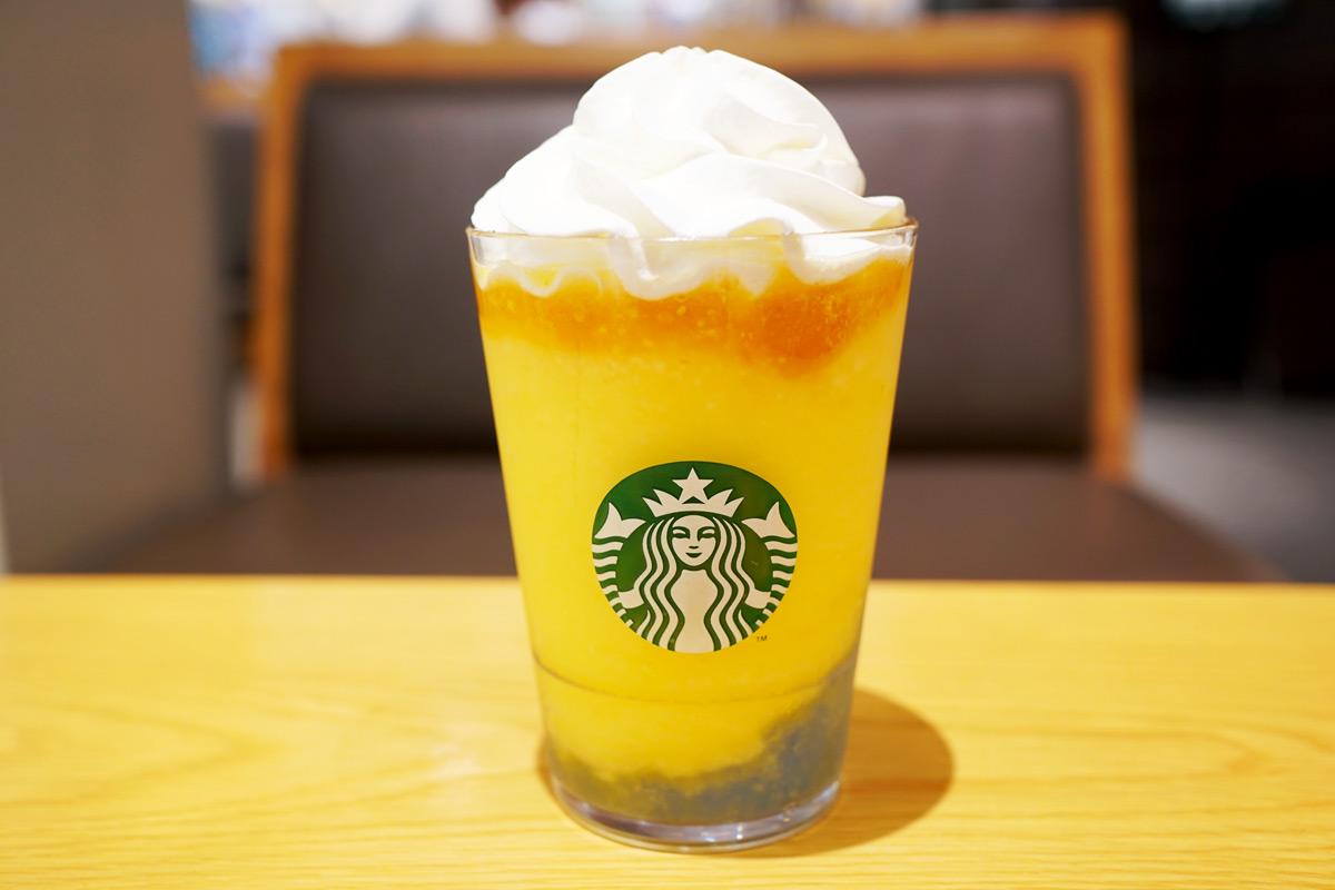 「サンセット パイン フラペチーノ®」Tallサイズのみ、786円（持ち帰り）、800円（店内利用）