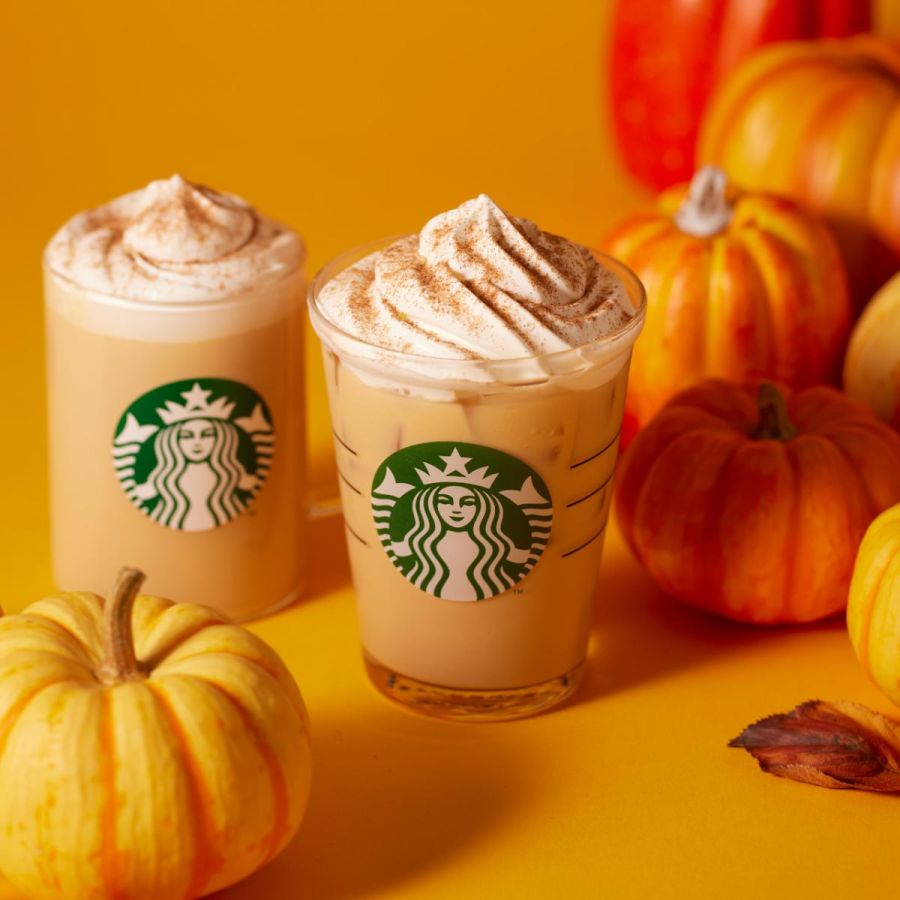「パンプキン スパイス ラテ」Hot/Iced　Short 530円／Tall 570円／Grande 614円／Venti® 658円（持ち帰り）、 Short 540円／Tall 580円／Grande 625円／Venti(R) 671円（店内利用）