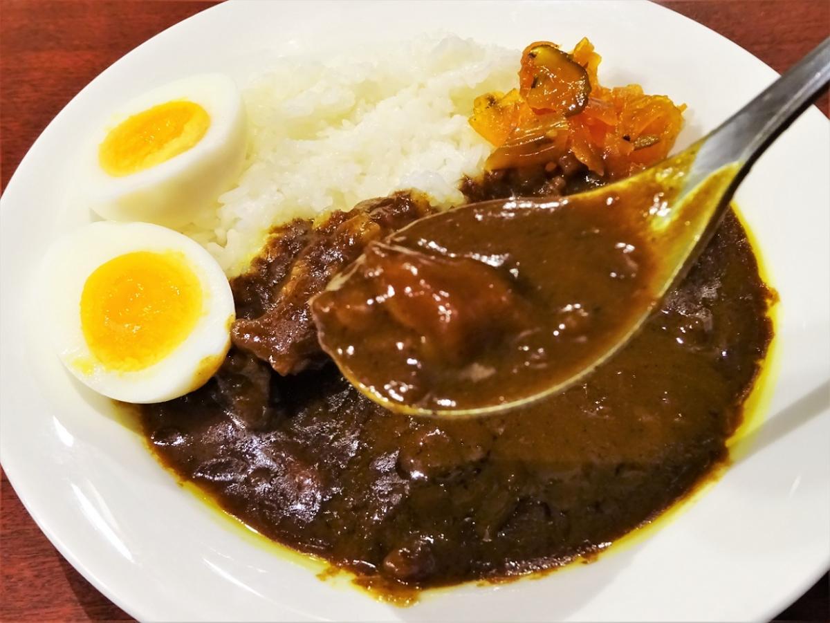 「特製ビーフカレー」（ゆで玉子付） 1375円