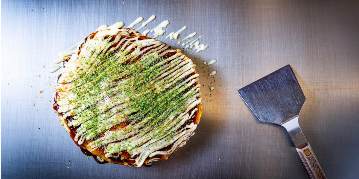 「お好み焼 ミックス玉子」1300円