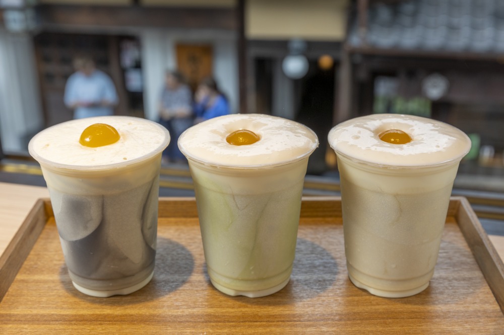 パリラッテ（左から黒胡麻、抹茶、ほうじ茶）各600